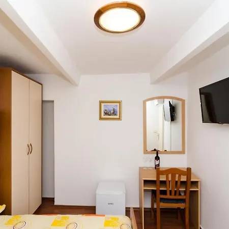 Casablanca - Double With Shared External Bathroom *